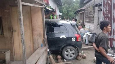 Akibat Mengantuk, Pengemudi Mobil Yaris Tabrak Rumah Warga di Parimo