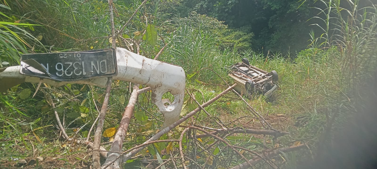 Supir Ngantuk, Mobil Avansa Masuk Jurang di Jalur Kebun Kopi