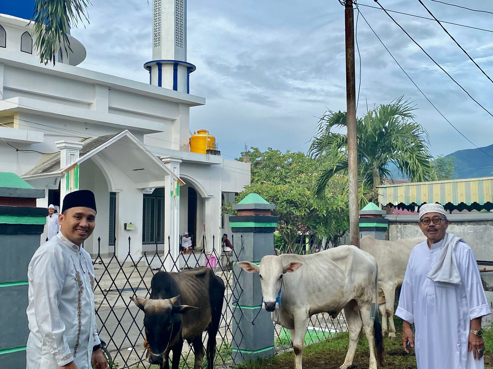 Masjid Ar Rahmat Sembeli Hewan Kurban Bantuan Gubernur Sulteng