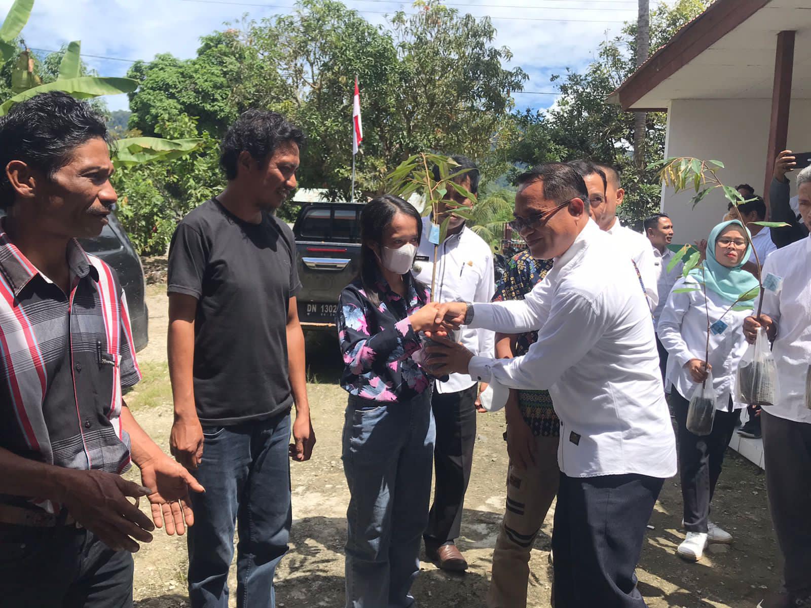 Pemda Sigi Serahkan Bantuan Bibit Tanaman Hortikultura