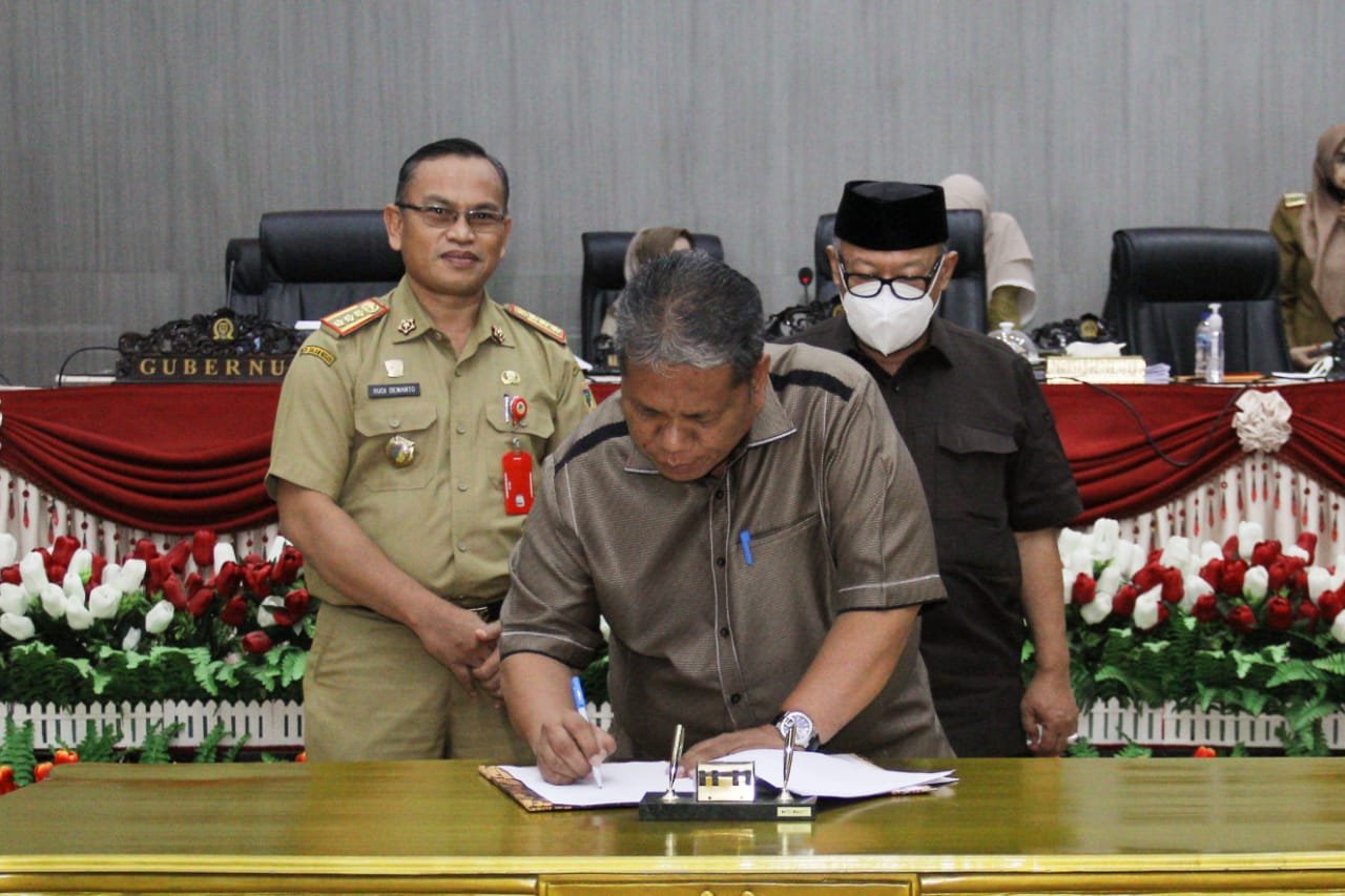 DPRD Sulteng Sahkan Lima Raperda Usulan Pemprov