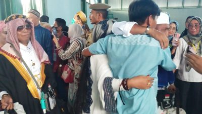 78 Jamaah Haji Asal Parimo Kembali ke Tanah Air, Disambut Hangat Keluarga