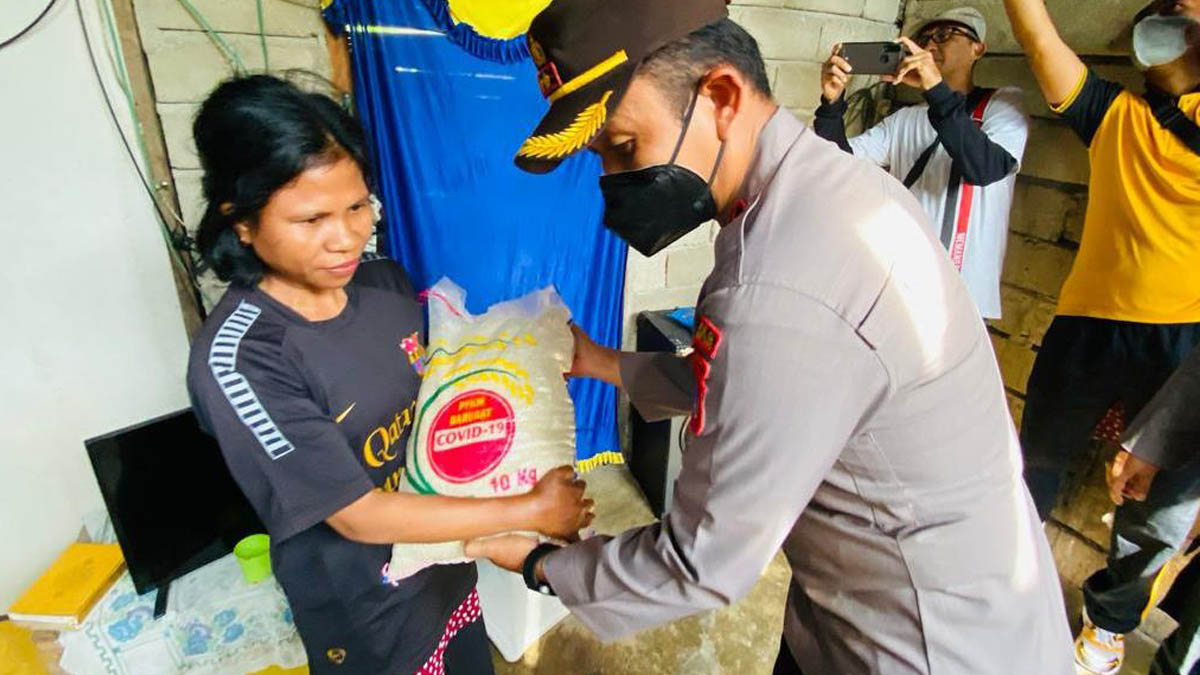 Lagi, Polres Parimo Bagikan 3 Ton Beras ke Warga Terdampak Kenaikan BBM
