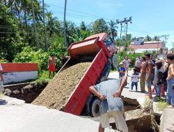 Jembatan Penghubung Dua Desa di Parimo Amblas