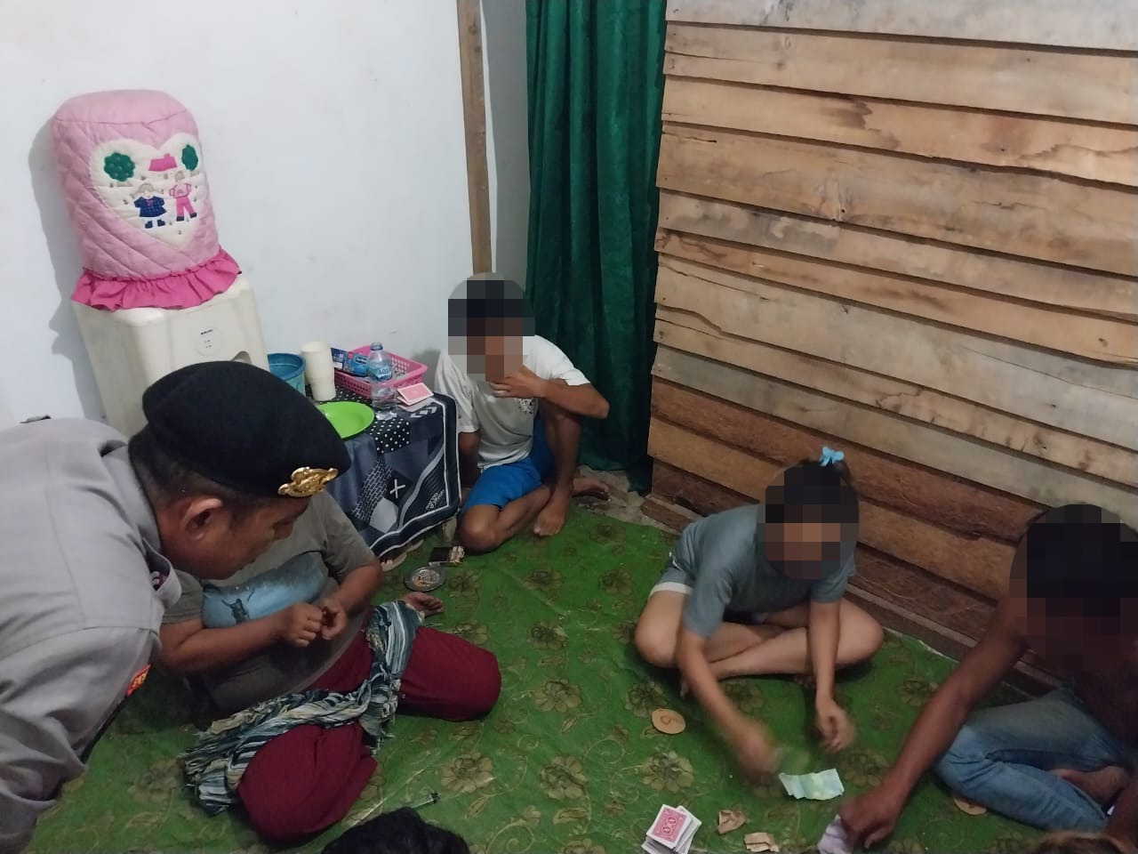 Kedapatan Main Judi Remi, Tiga IRT di Banggai Diamankan Polisi