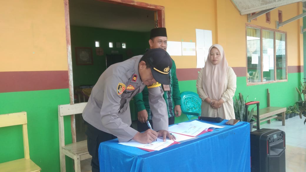 Polsek Lamala Berikan Sosialisasi Bahaya Narkoba ke Pelajar