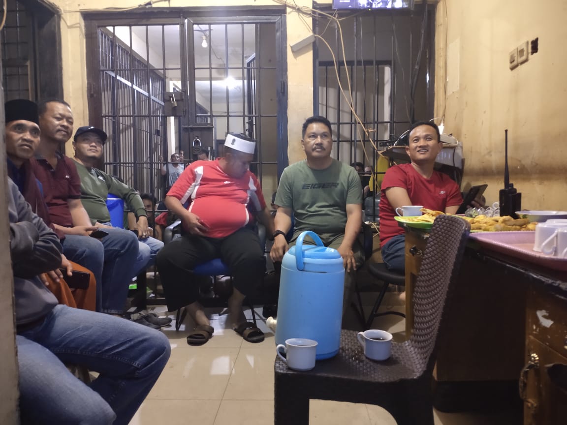 Kapolres Parimo dan Tahanan Nobar Piala Dunia Qatar vc Sinegar