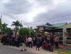 Aliansi Masyarakat Ampibabo Gelar Demo di Depan Kejari Parimo