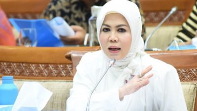 DPR RI Dukung Pemerintah Berantas Pakaian Bekas Impor Ilegal DPR RI Dukung Pemerintah Berantas Pakaian Bekas Impor Ilegal