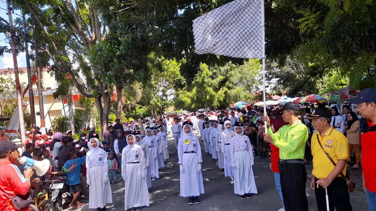 Pawai Budaya dan Lomba Gerak Jalan Warnai Peringatan Hardiknas di Parimo