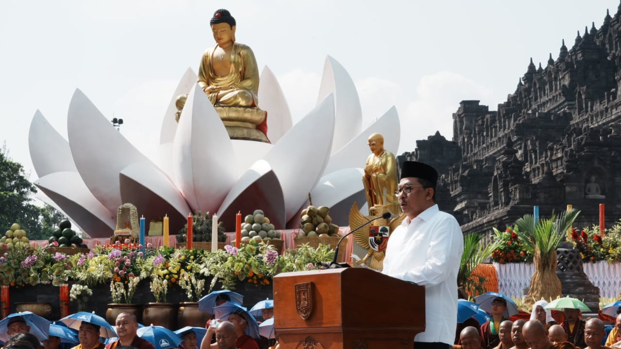 Peringati Waisak 2023, Wamenag Ajak Umat Buddha Jaga Sikap Toleransi