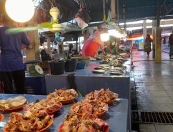 Omset Pedagang Ikan di Parimo Turun, Dampak Bangkai Ternak Dibuang ke Laut