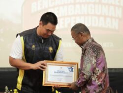 Gubernur Sulteng Terima Penghargaan RAD Kepemudaan dari Menpora