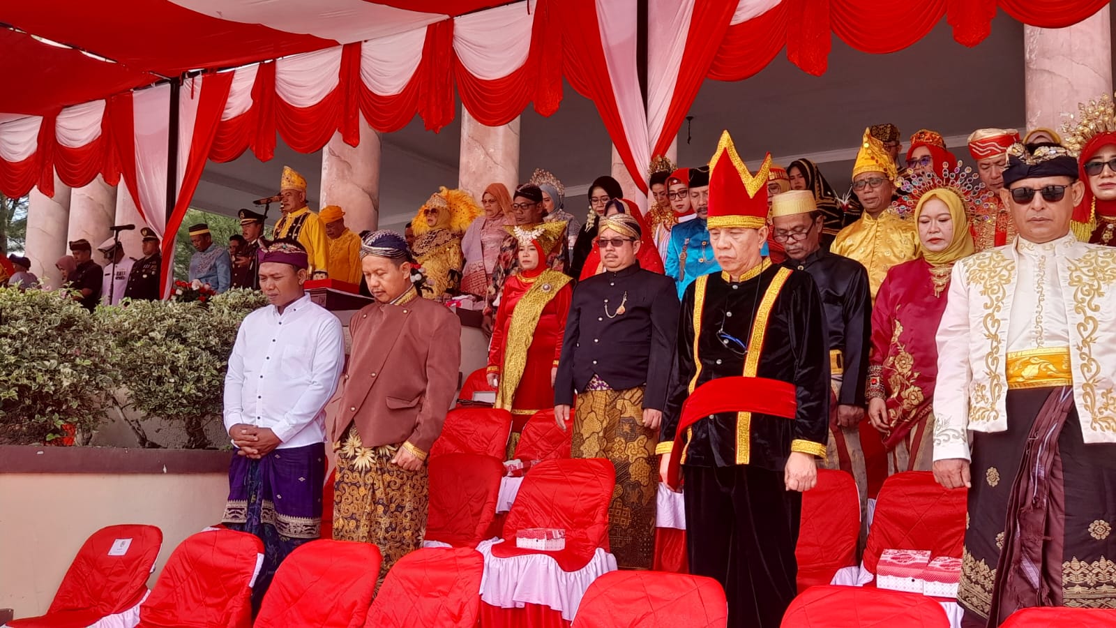 Peserta HUT ke-78 RI di Parimo Gunakan Baju Adat Nusantara