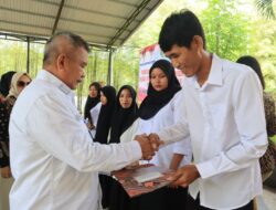 238 Guru PPPK di Parimo Terima SK Perpanjangan Kontrak