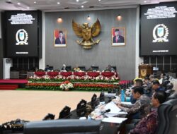 Sekda Novalina Sampaikan Raperda Perubahan APBD Sulteng