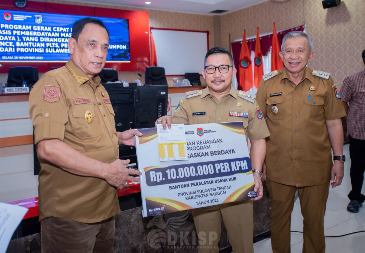 Wagub Sulteng Serahkan Bantuan Gercep Gaskan Berdaya di Banggai
