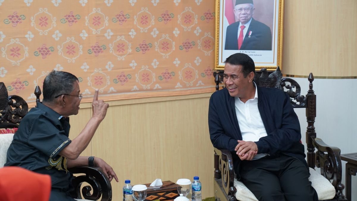 Tiba di Palu, Gubernur Sulteng Sambut Kedatangan Mentan Andi Amran Sulaiman