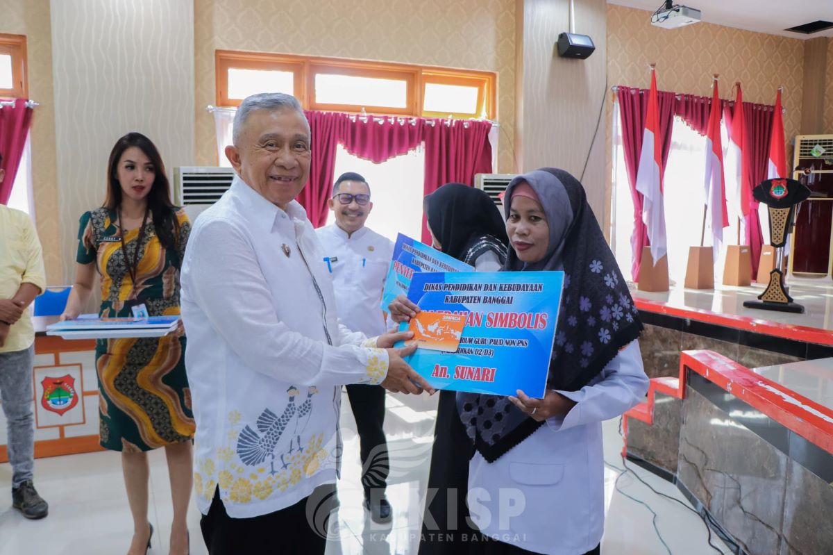 293 Guru dan Tenaga Kependidikan PAUD Non PNS di Banggai Terima Honor