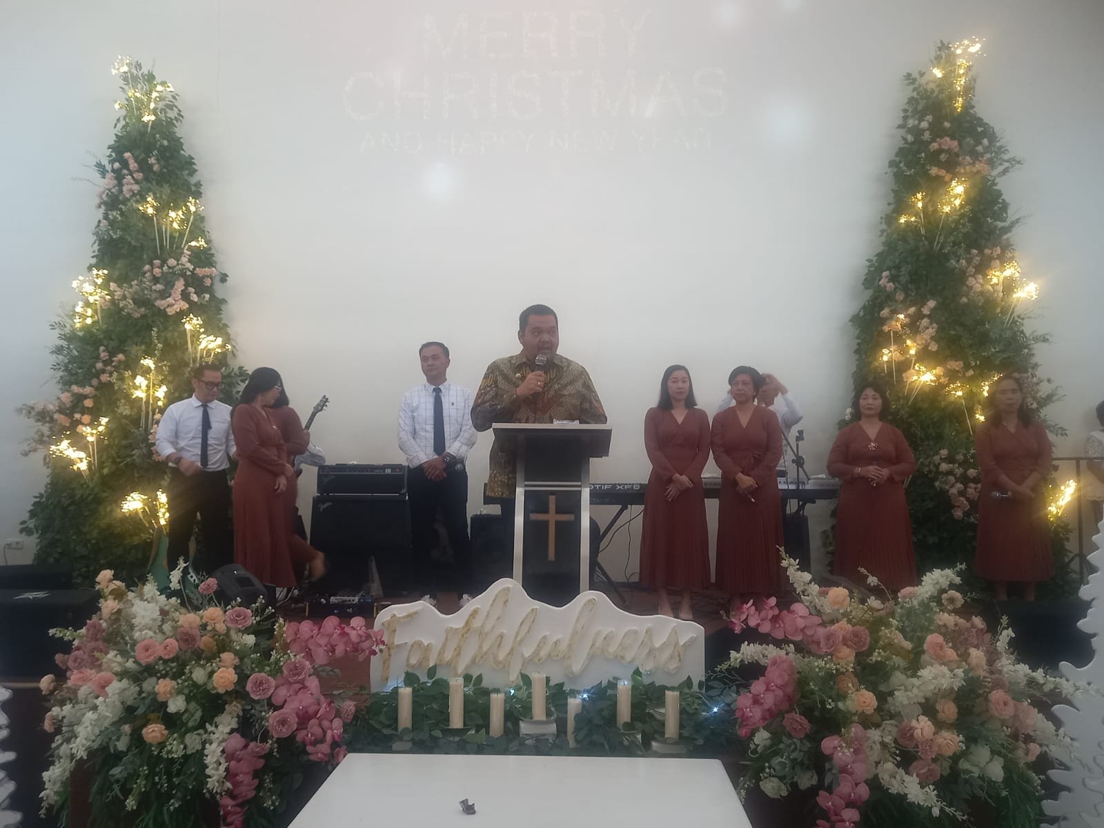 Hadiri Perayaan Natal, Pj Bupati Parimo Ajak Umat Kristiani Bersinergi Bangun Daerah