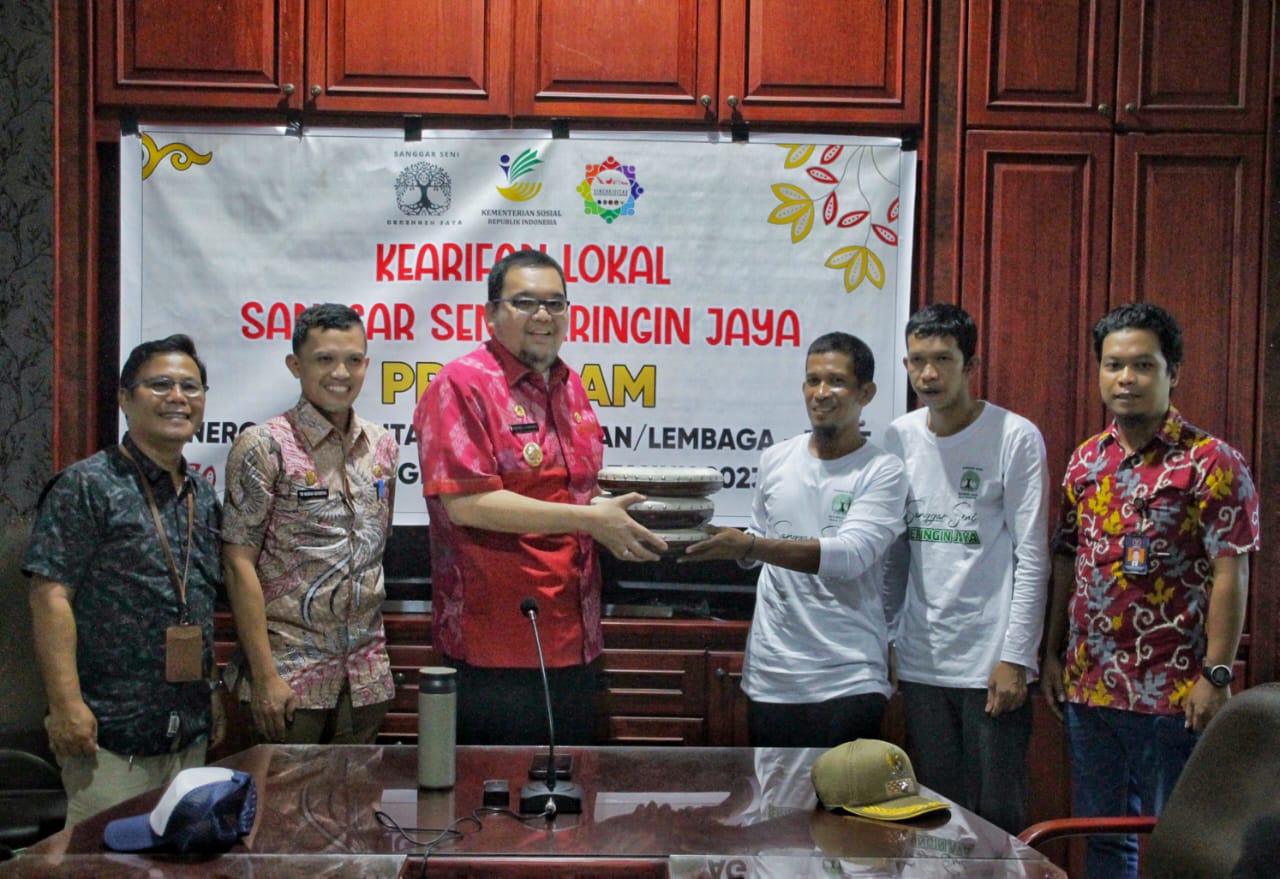 Sanggar Seni Beringin Jaya dapat Bantuan Alat Musik Marawis