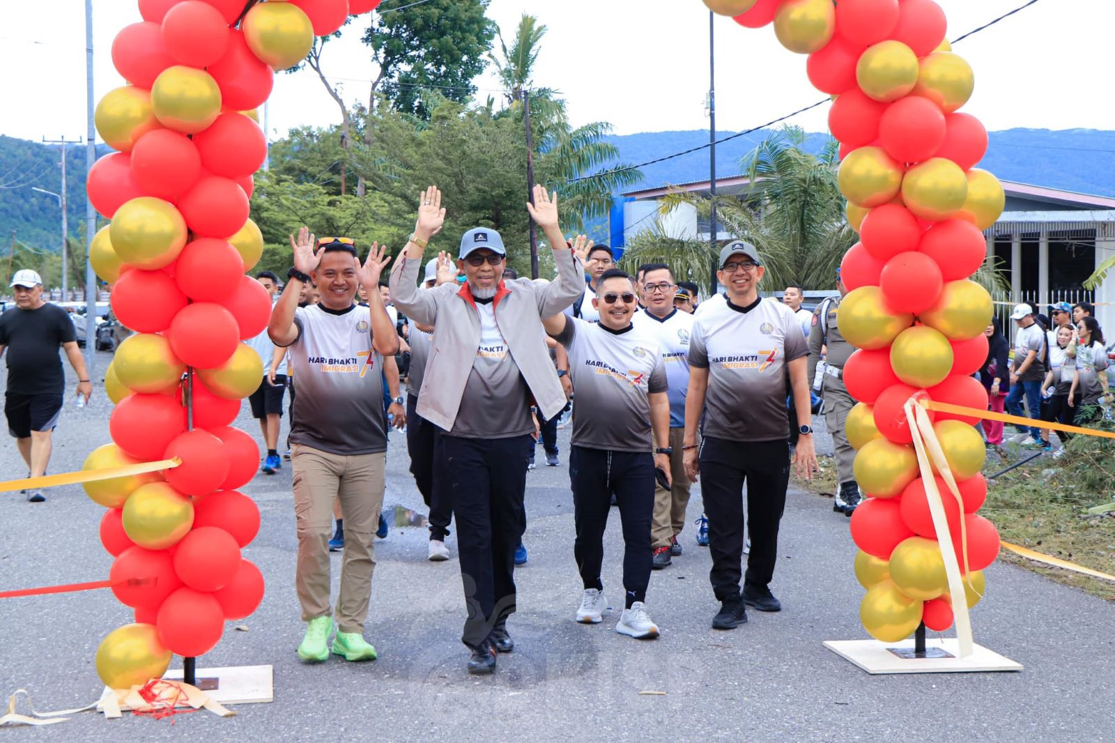 Bupati Amirudin Ikuti Fun Walk Hari Bhakti Imigrasi ke-74