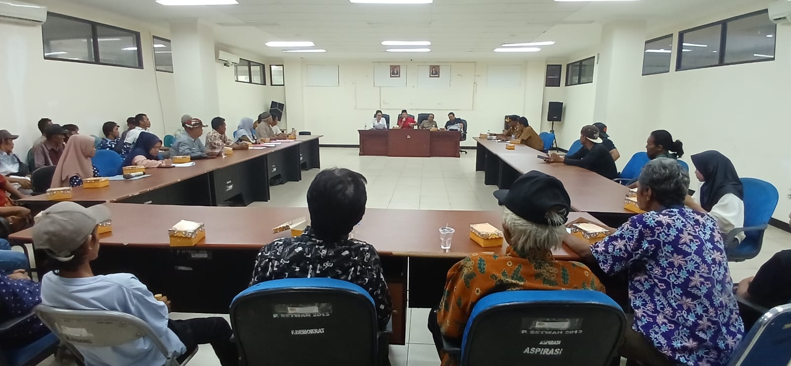 Warga Desa Bugis Utara Laporkan Dugaan Pemotongan BLT ke DPRD Parimo