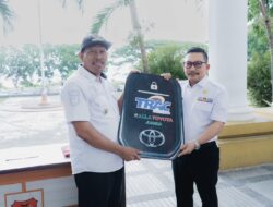 Bupati Banggai Serahkan 28 Randis Roda Empat dengan Sistem Kontrak