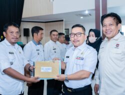 Bapenda Banggai Serahkan SPTT-DHKP PBB-P2 ke Lurah dan Kades