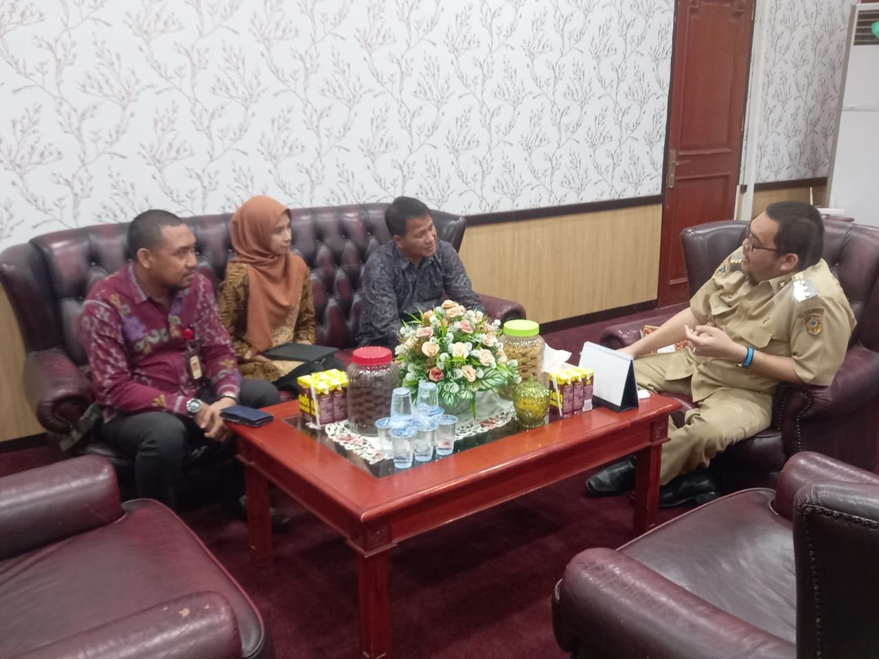 Pemda Parimo-OJK Bahas Sinergitas Pengembangan Ekonomi dan Akses Keuangan