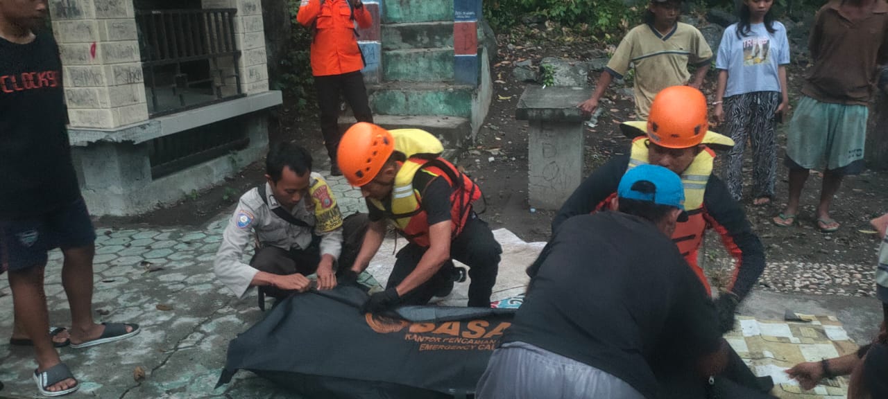 Diterjang Banjir, Tiga Wisatawan Hanyut, Satu Meninggal Dunia