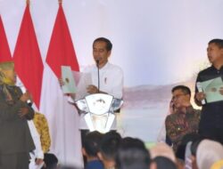 Presiden Jokowi Serahkan 3.000 Sertifikat Hak Atas Tanah di Bandung