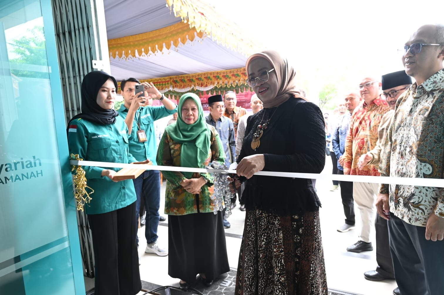 Sekda Novalina Resmikan BPR Syariah Khairan Inti Amanah di Palu