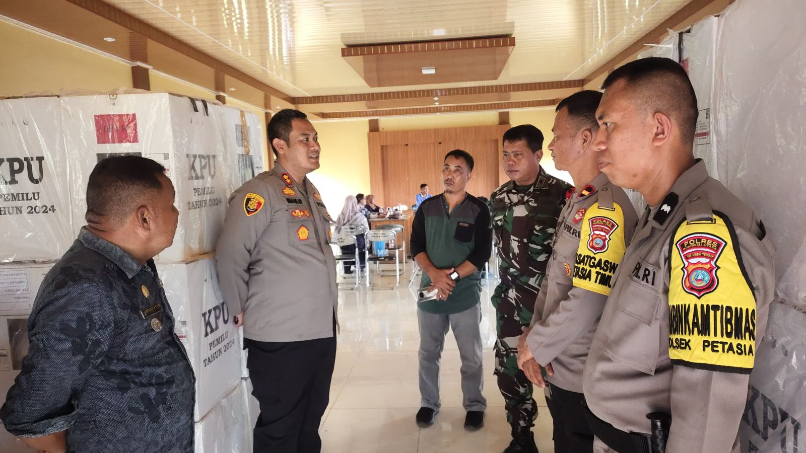 Kapolres Morut Pantau Pengamanan Pergeseran Kotak Suara ke PPK