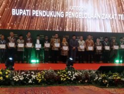 Dukung Pengelolaan Zakat, Pj Bupati Parimo Terima Anugerah BAZNAS Award