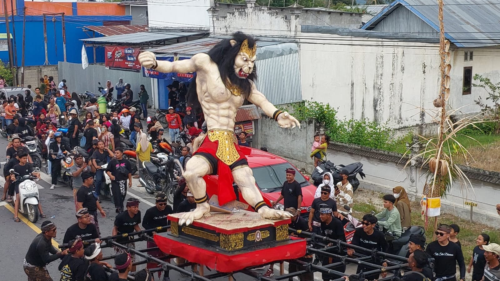 Umat Hindu di Parimo Arak Puluhan Ogoh-ogoh Jelang Nyepi