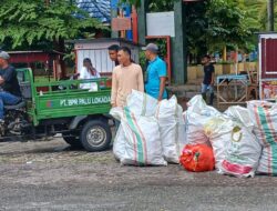 Aksi Pungut Sampah, DLH Parimo Gandeng ASN dan Organisasi Pemuda