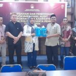 KPU Parimo Serahkan Hasil Audit Dana Kampanye Peserta Pemilu