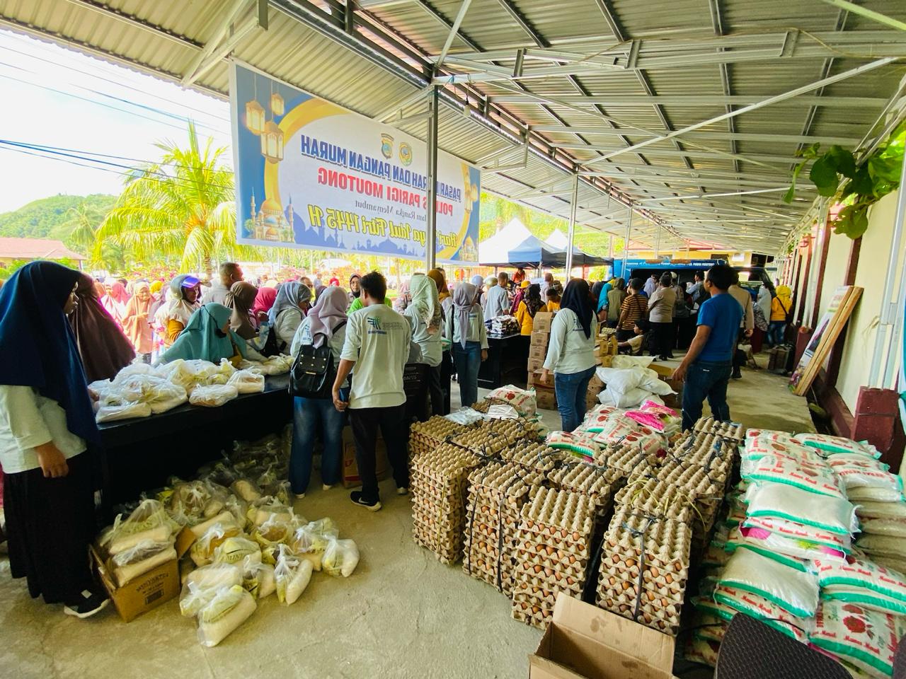 Jelang Idulfitri 1445 Hijriah, Polres Parimo Gelar Pasar Murah