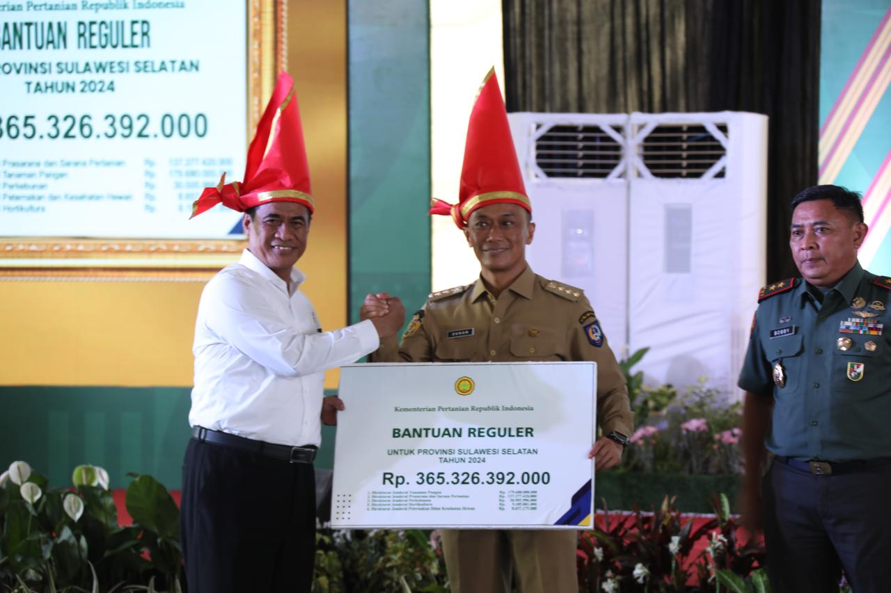Kunker ke Sulsel, Mentan Serahkan Bantuan Senilai Rp410 Miliar