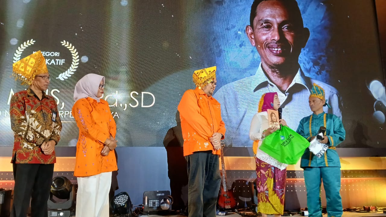Abdul Muis Guru di Sekolah Terpencil Raih Apresiasi Mahakarya GTK