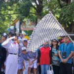 Semarak Hardiknas 2024, Pj Bupati Parimo Lepas Peserta Gerak Jalan