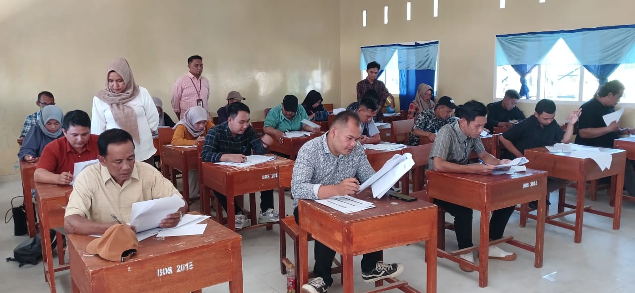 Ratusan Peserta Ikut Tes Tertulis Calon Anggota PPS untuk Pilkada Parimo