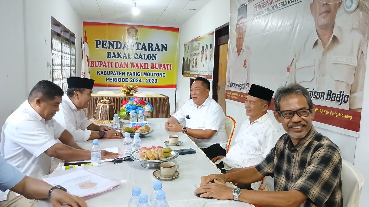 Nizar Rahmatu Kembalikan Formulir Pendaftaran Bakal Cabup Parimo ke Gerindra