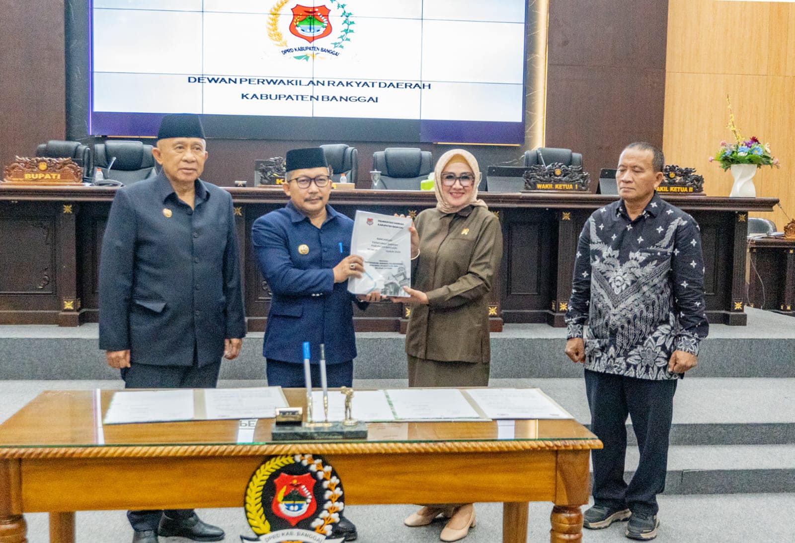 DPRD Banggai Terima Raperda Pertanggungjawaban APBD 2023