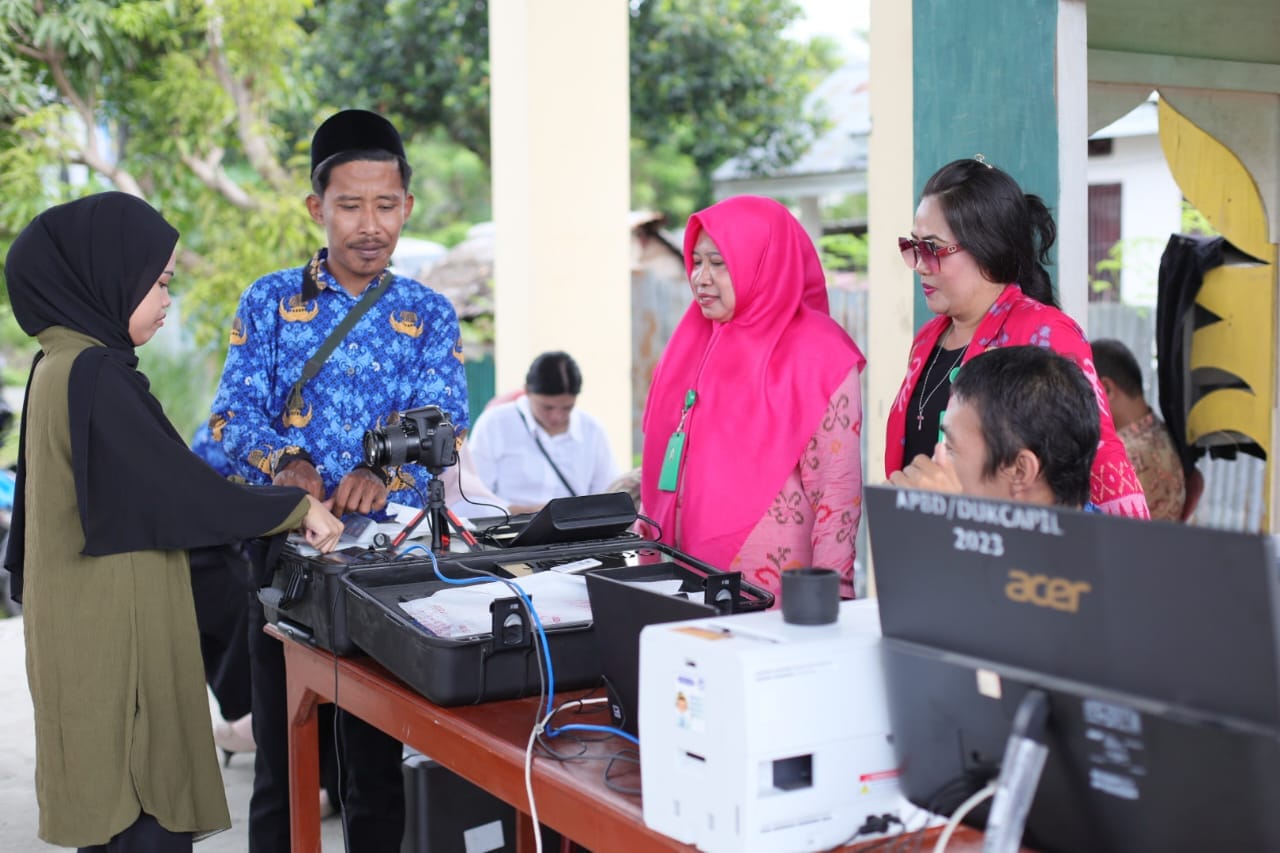 Dukcapil Sigi Road Show Layani Administrasi Kependudukan