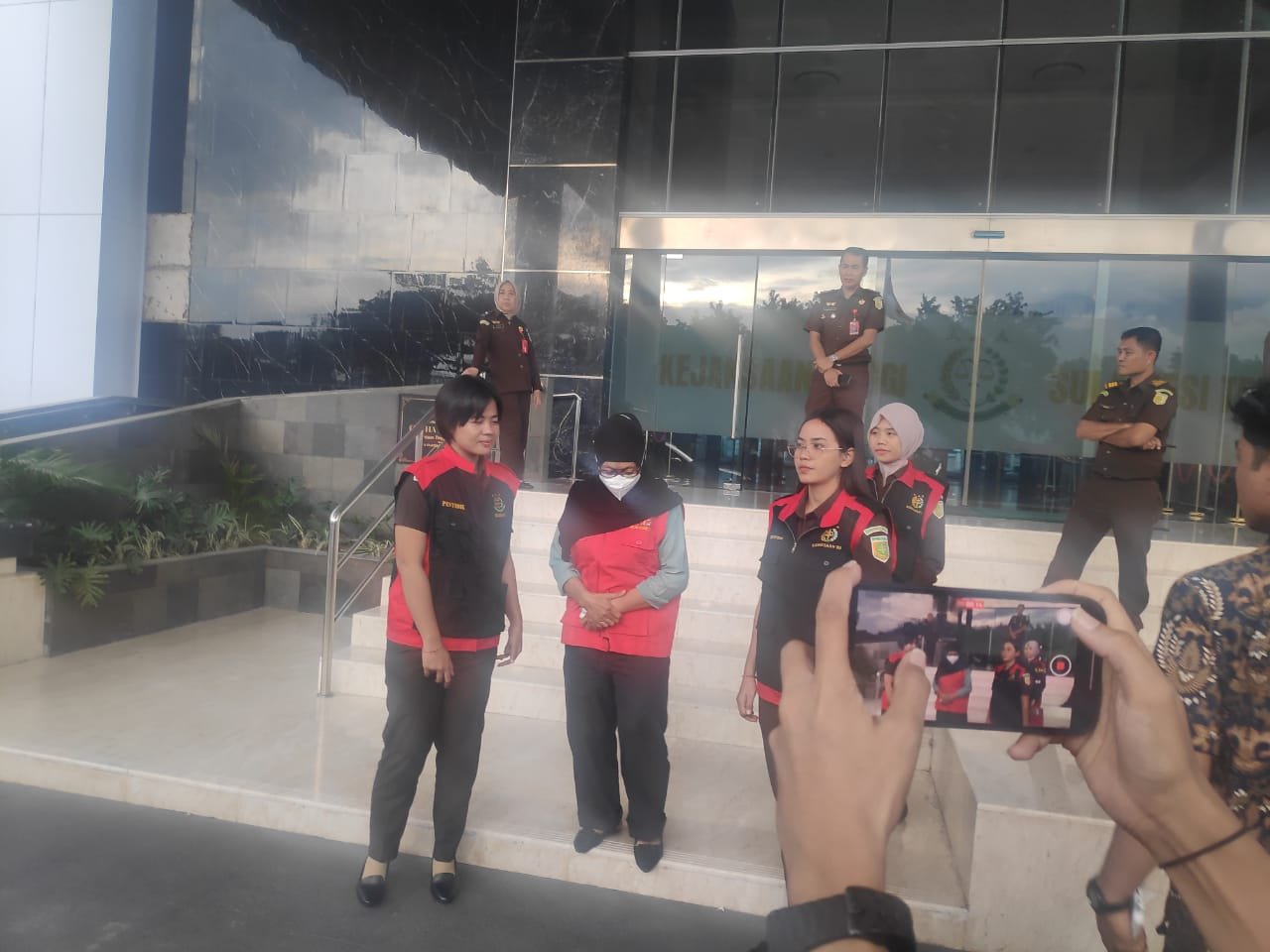 Usai Diperiksa Jaksa, PPK Bawaslu Sulteng Ditahan Atas Dugaan Kasus Korupsi