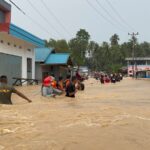 Tim SAR Evakuasi 15 Warga yang Terjebak Banjir di Lampa Balut