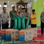 Satgas Madago Raya Serahkan Bantuan Sarana Kontak Mesjid di Biromaru