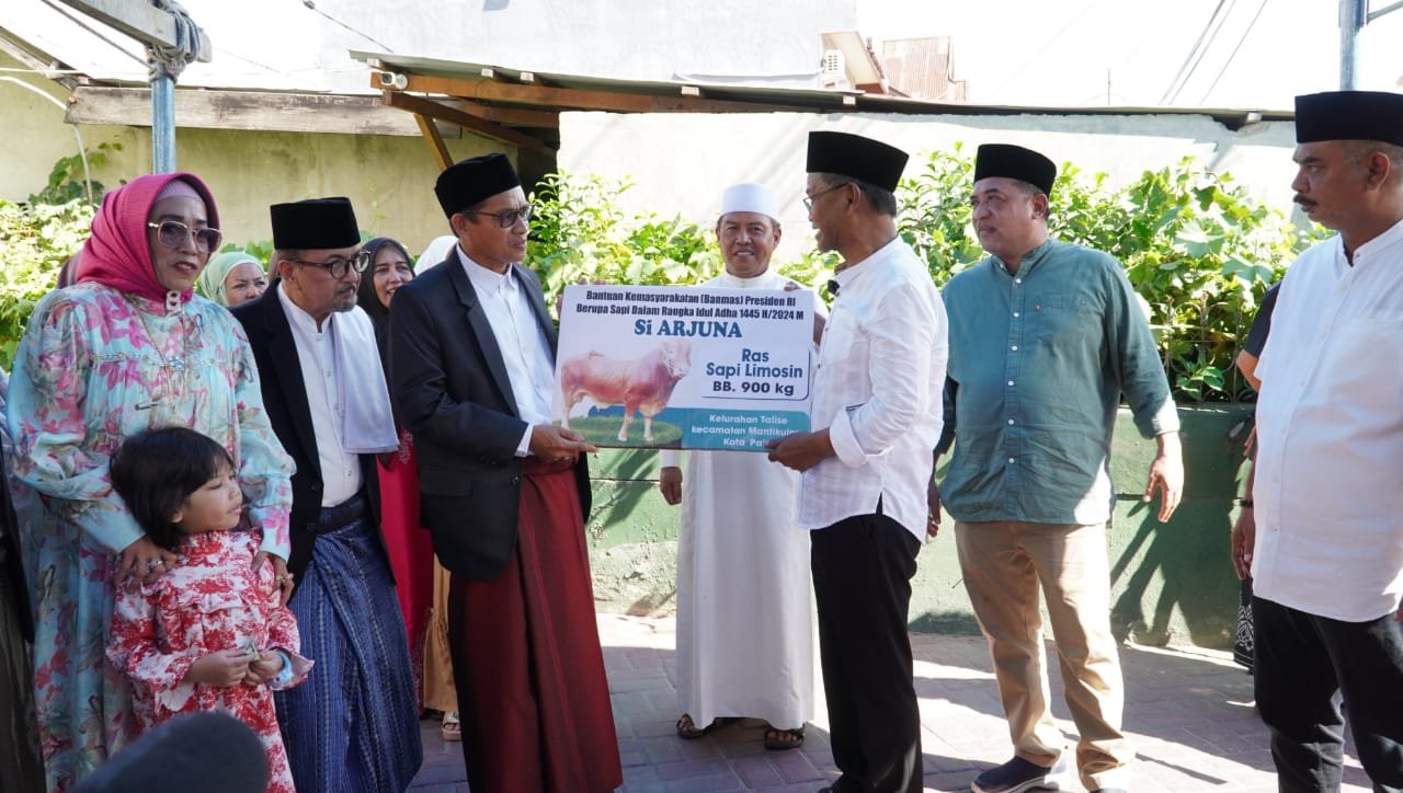 Gubernur Sulteng Serahkan Sapi Kurban Presiden Jokowi di Mesjid Jami Talise